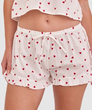 Sianie  wears a size 10 B/C bra and size 10 underwear. She is 175cm tall and has measurements of 85cm bust a 66cm waist and 93cm hips.