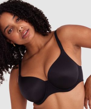 Cameron is wearing a 12DD bra and 12 underwear, with waist 72cm/28in, and hip 88cm/34.5in. She stands at 165cm/5'5in.